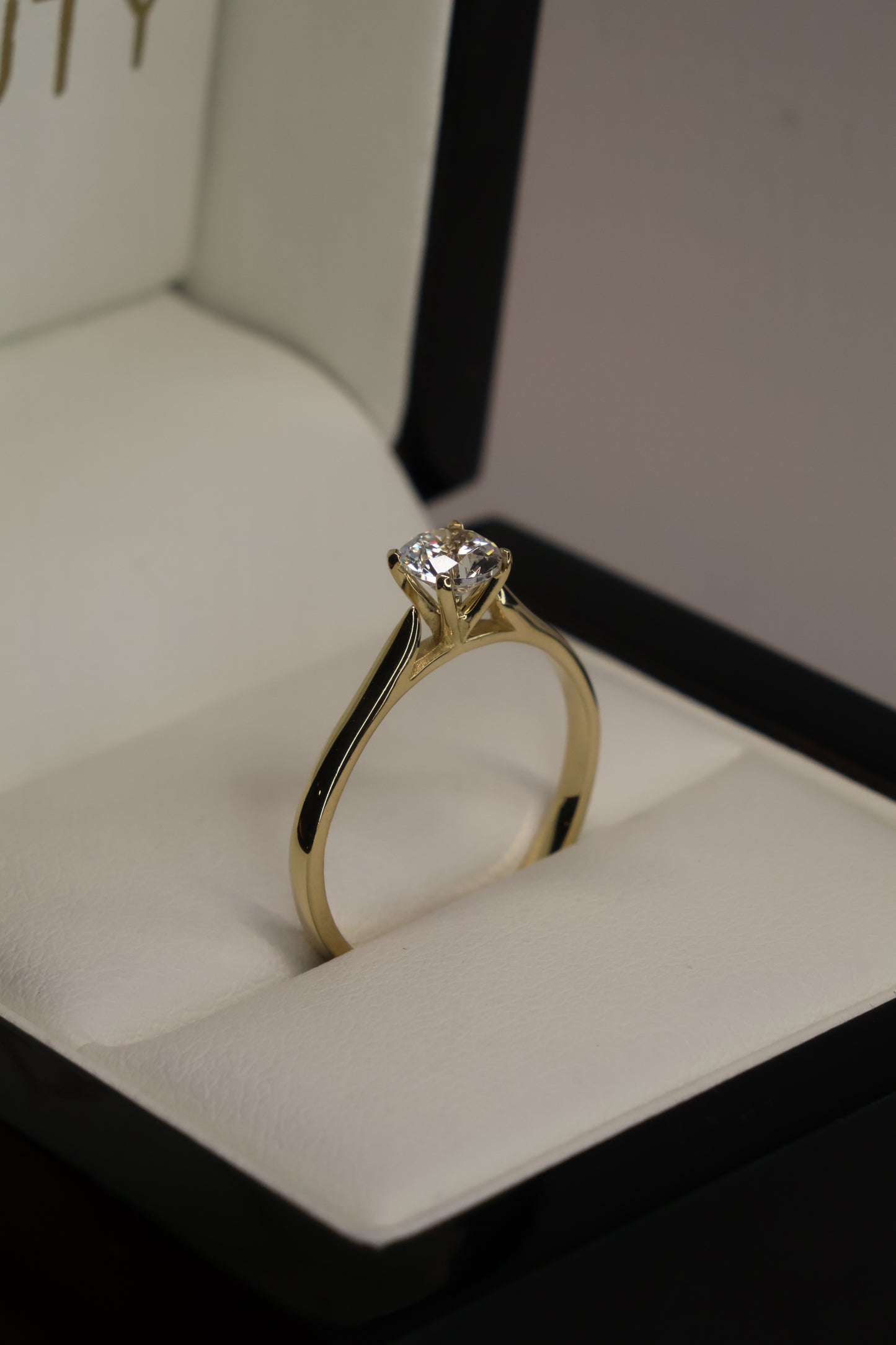 Anillo en Oro Amarillo 14k con Circonia Mod.15958