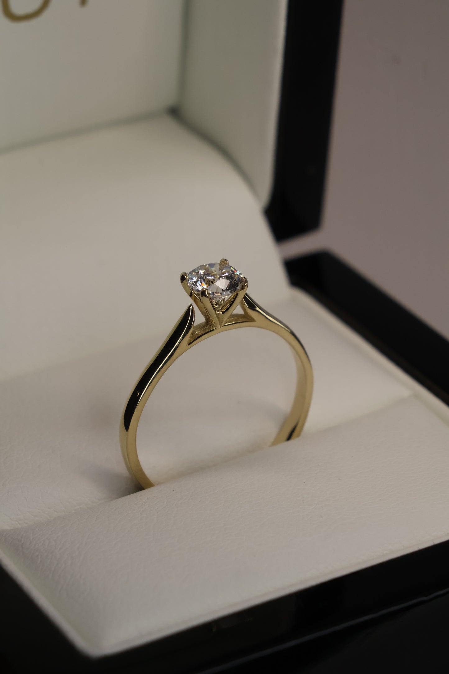Anillo en Oro Amarillo 14k con Circonia Mod.15958