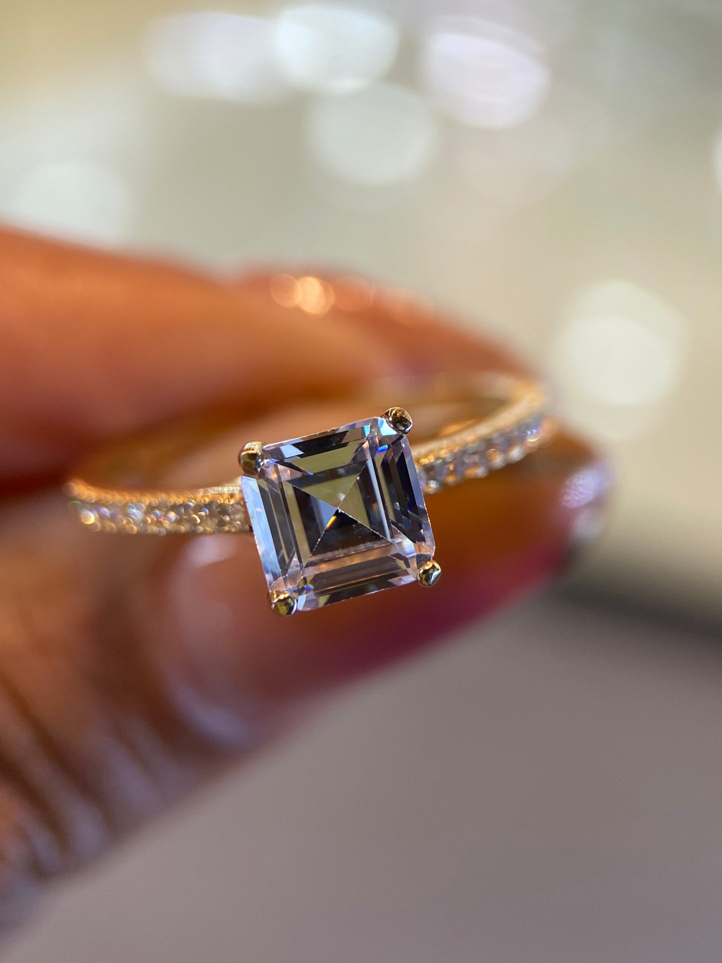 Anillo en Oro Amarillo 10k con Circonias Mod. 15219