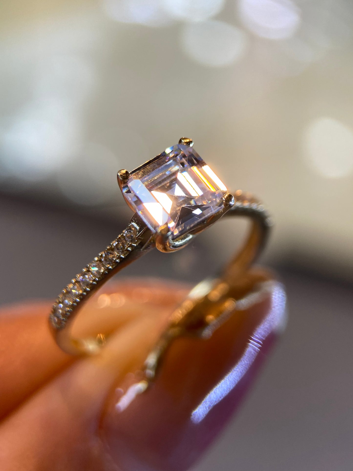 Anillo en Oro Amarillo 10k con Circonias Mod. 15219