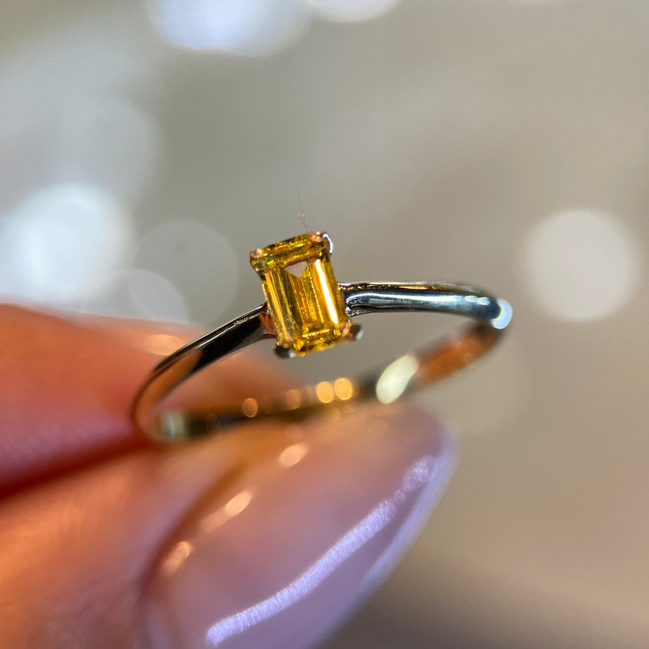 Anillo de compromiso en oro
