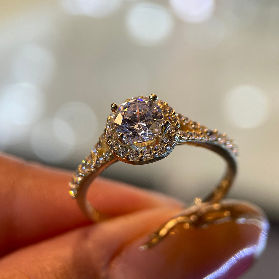 Anillo de compromiso en oro