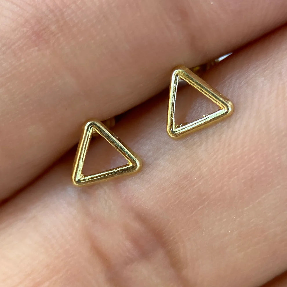 Broqueles Silueta Triangulo en Oro Amarillo 10k Cod.BRO214 5mm