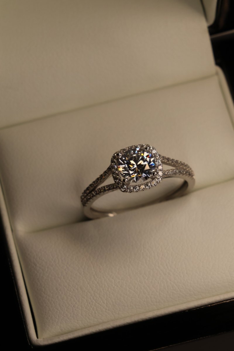 Anillo Alex en Oro 1.00 ct - Mouty Joyería