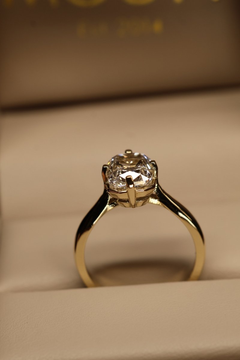 Anillo Arabella en Oro con Piedra Central de 2.50 ct - Mouty Joyería