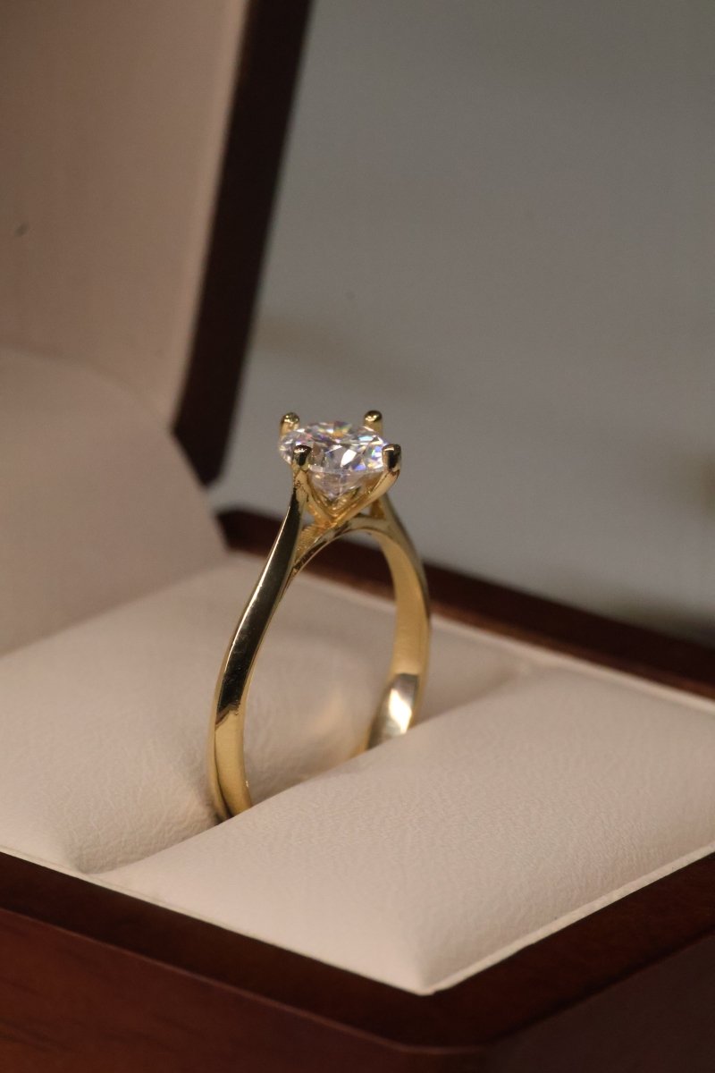 Anillo Aylin en Oro Amarillo 14k con Moissanita 1ct Mod.15901 - Mouty Joyería