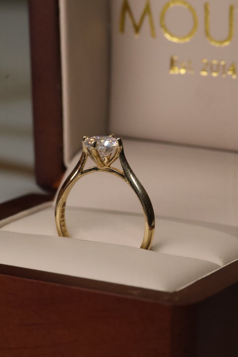 Anillo Aylin en Oro Amarillo 14k con Moissanita 1ct Mod.15901 - Mouty Joyería