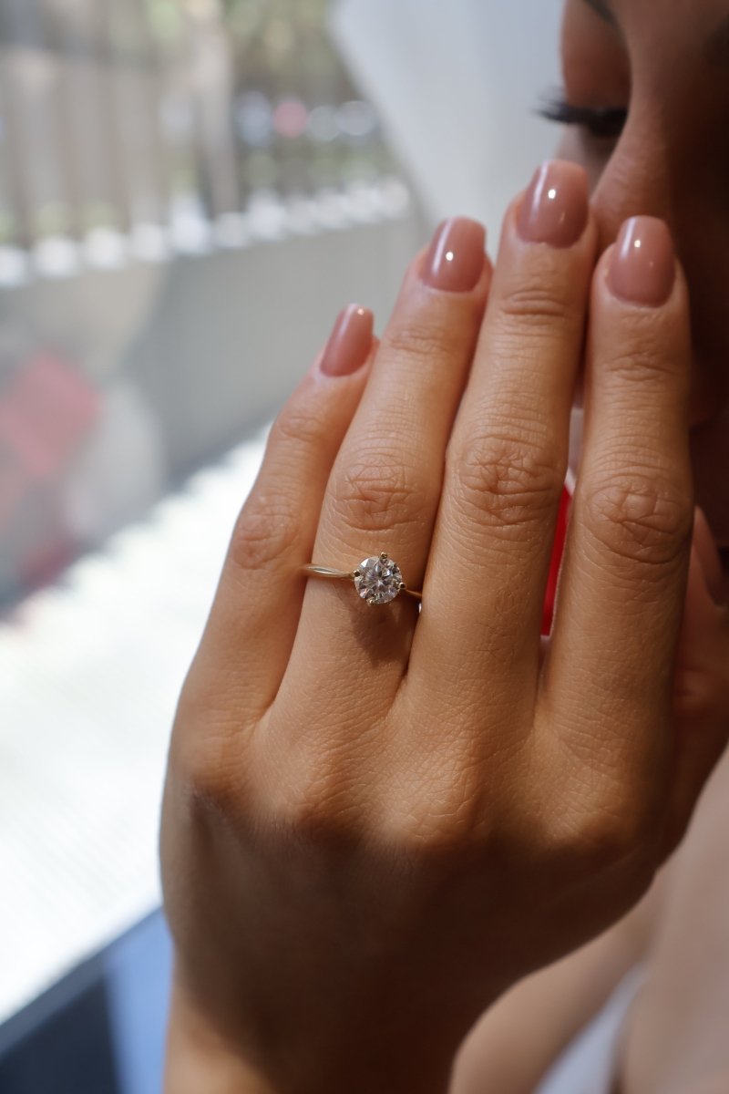 Anillo Aylin en Oro Amarillo 14k con Moissanita 1ct Mod.15901 - Mouty Joyería