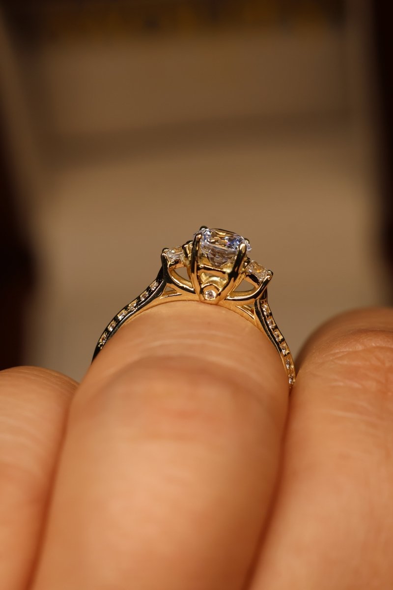 Anillo Azucena en Oro Amarillo 14k con Circonia - Mouty Joyería