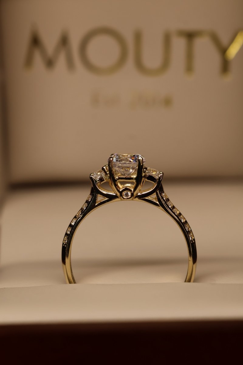 Anillo Azucena en Oro Amarillo 14k con Circonia - Mouty Joyería