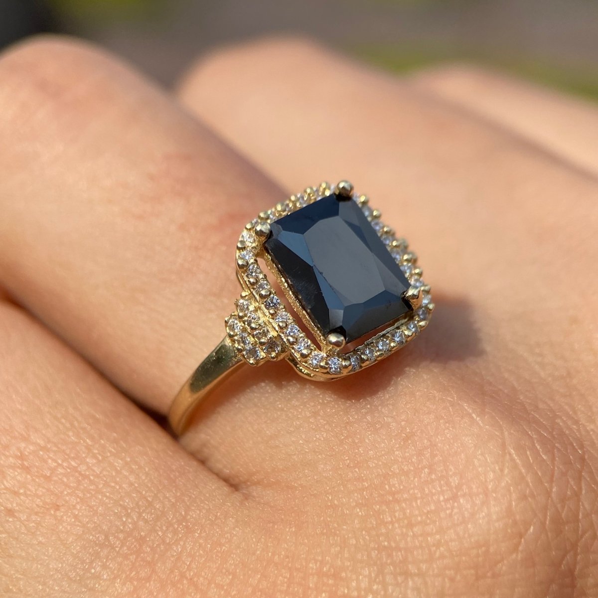 Anillo Camil en oro amarillo 10k con circonias - Mouty Joyería