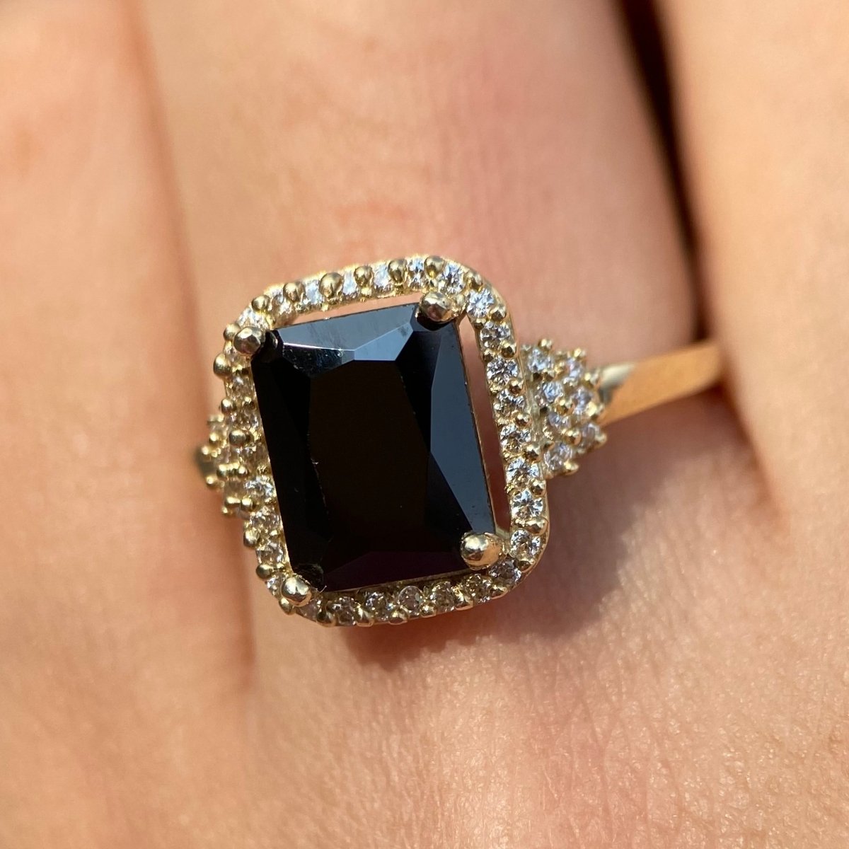 Anillo Camil en oro amarillo 10k con circonias - Mouty Joyería