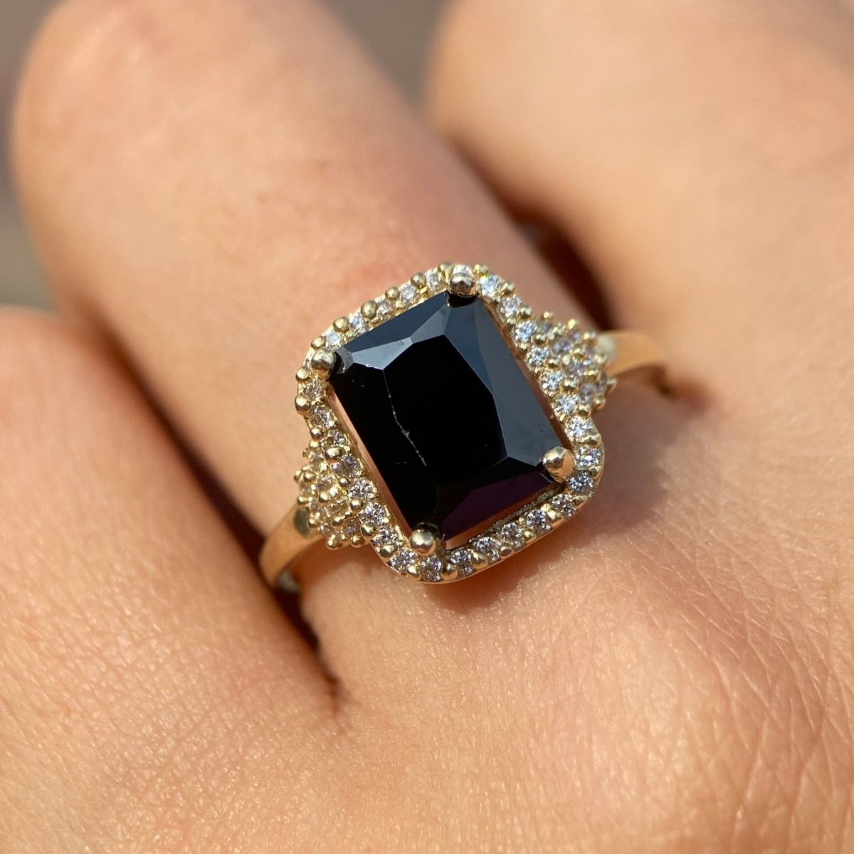 Anillo Camil en oro amarillo 10k con circonias - Mouty Joyería