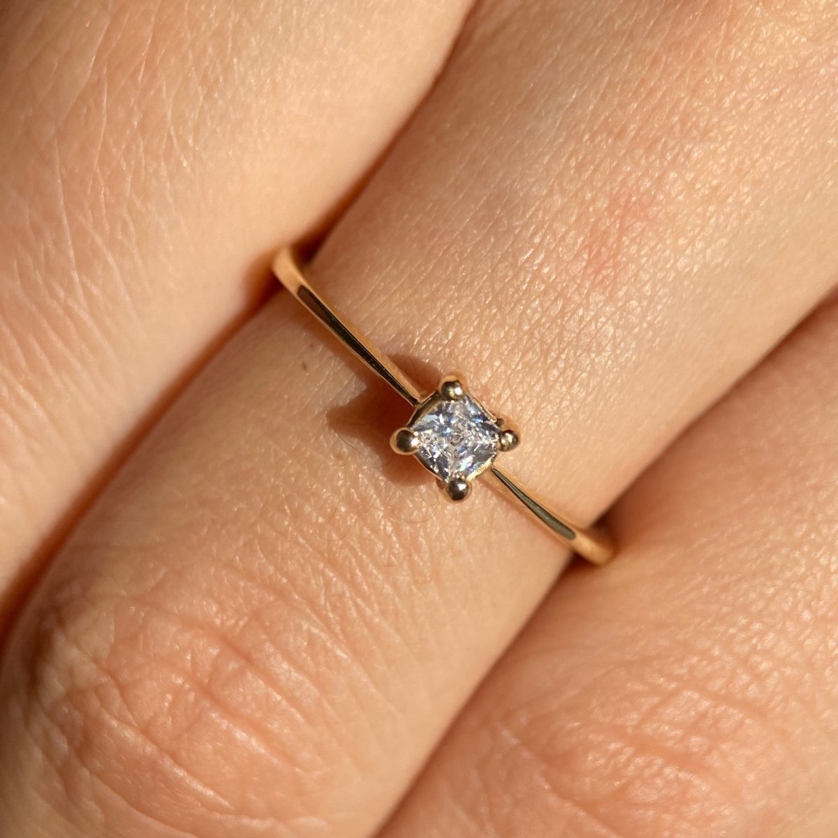 Anillo Darian en oro amarillo 14k con circonia - Mouty Joyería