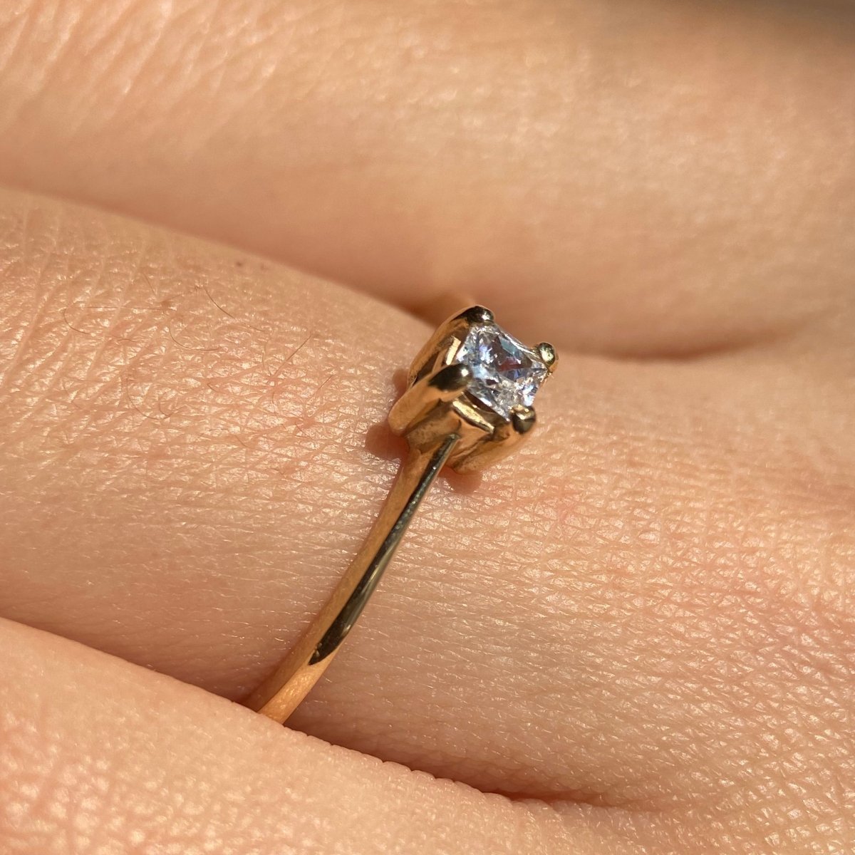 Anillo Darian en oro amarillo 14k con circonia - Mouty Joyería