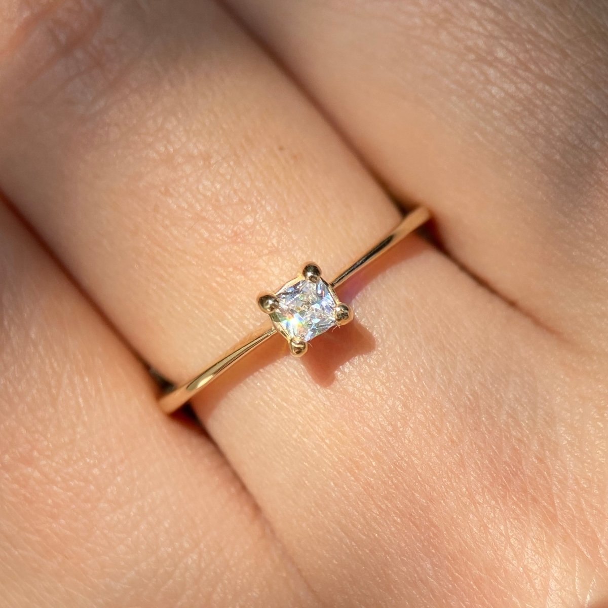 Anillo Darian en oro amarillo 14k con circonia - Mouty Joyería