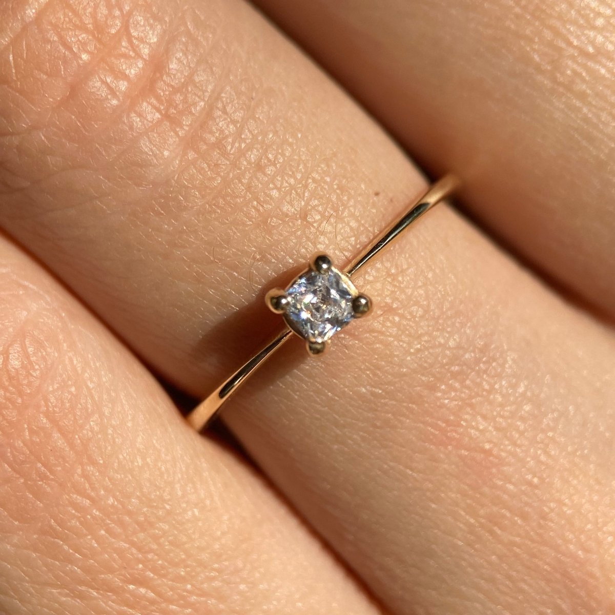 Anillo Darian en oro amarillo 14k con circonia - Mouty Joyería