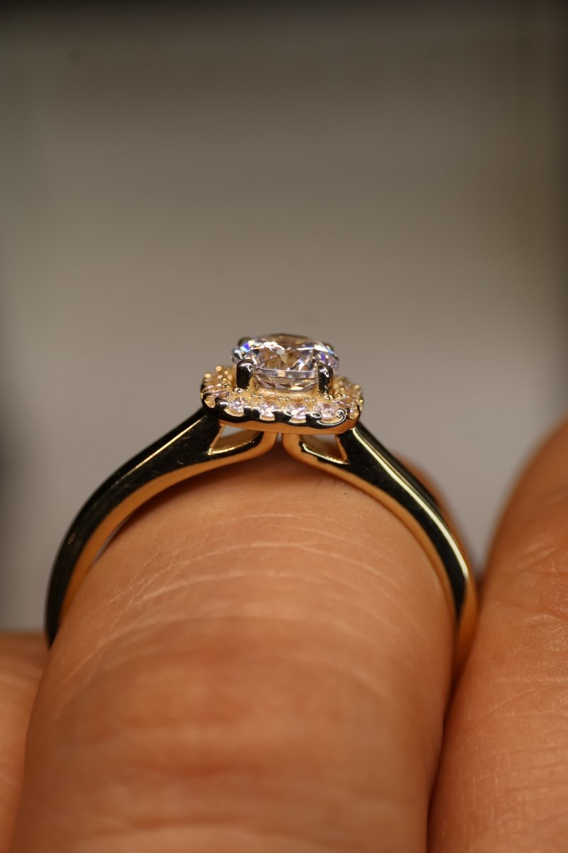 Anillo en Oro Amarillo 10k con Circonia Mod.15924 - Mouty Joyería