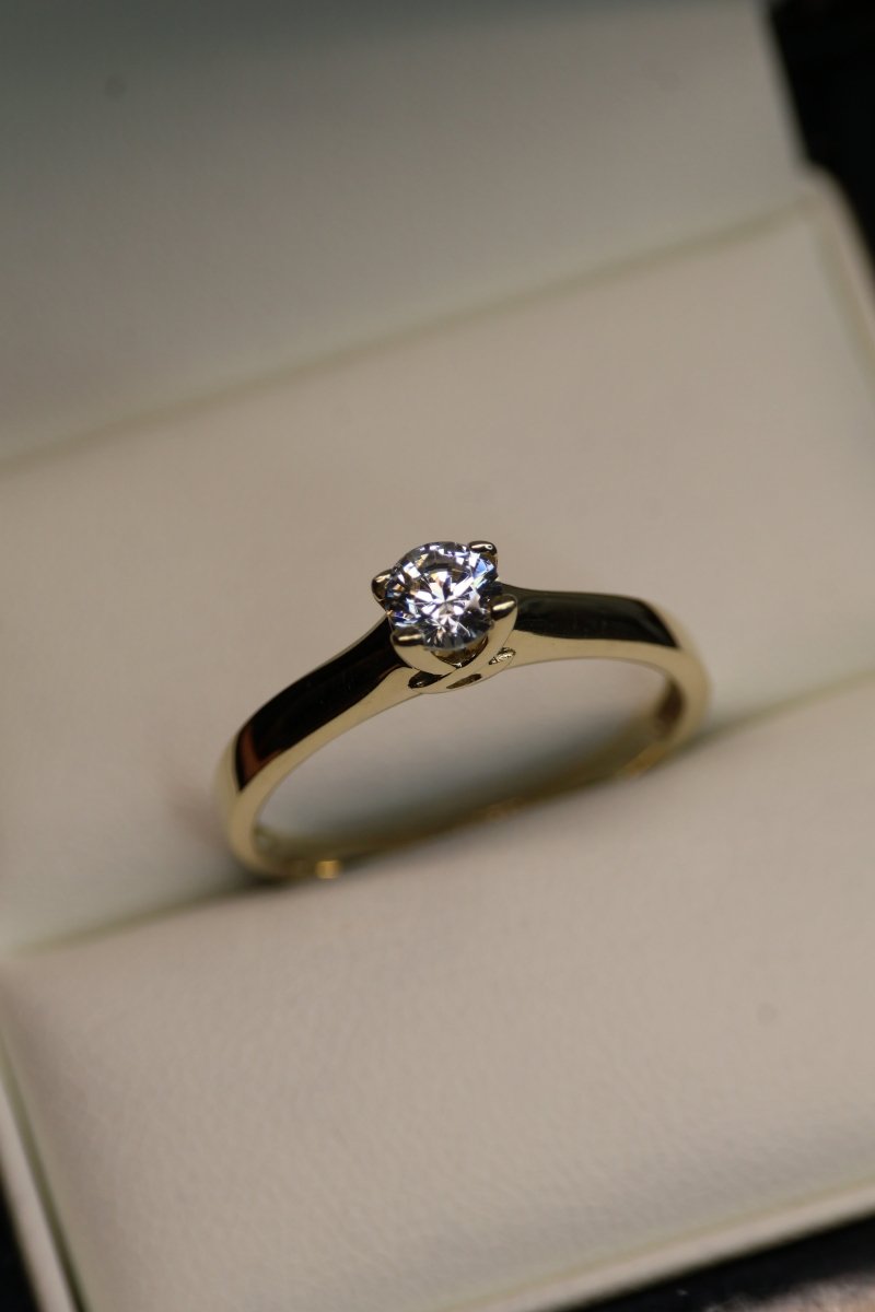 Anillo en Oro Amarillo 10k con Circonia Mod.15928 - Mouty Joyería