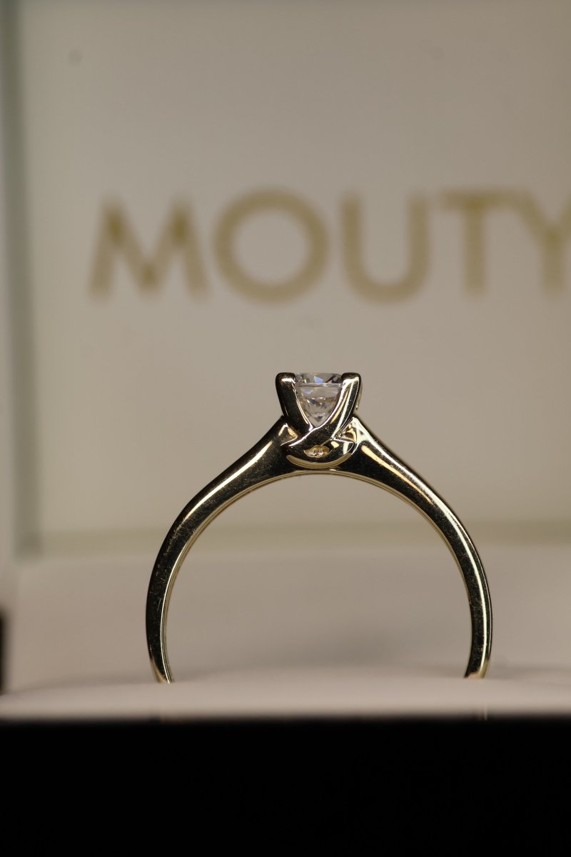Anillo en Oro Amarillo 10k con Circonia Mod.15928 - Mouty Joyería