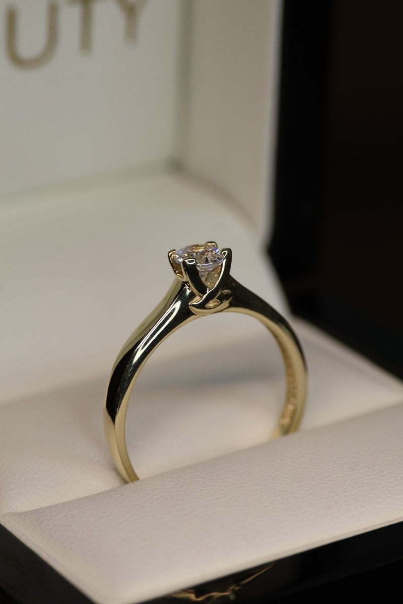 Anillo en Oro Amarillo 10k con Circonia Mod.15928 - Mouty Joyería