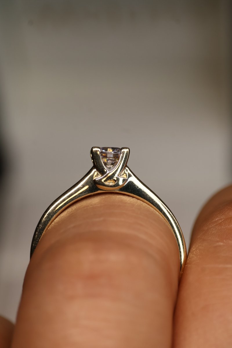 Anillo en Oro Amarillo 10k con Circonia Mod.15928 - Mouty Joyería