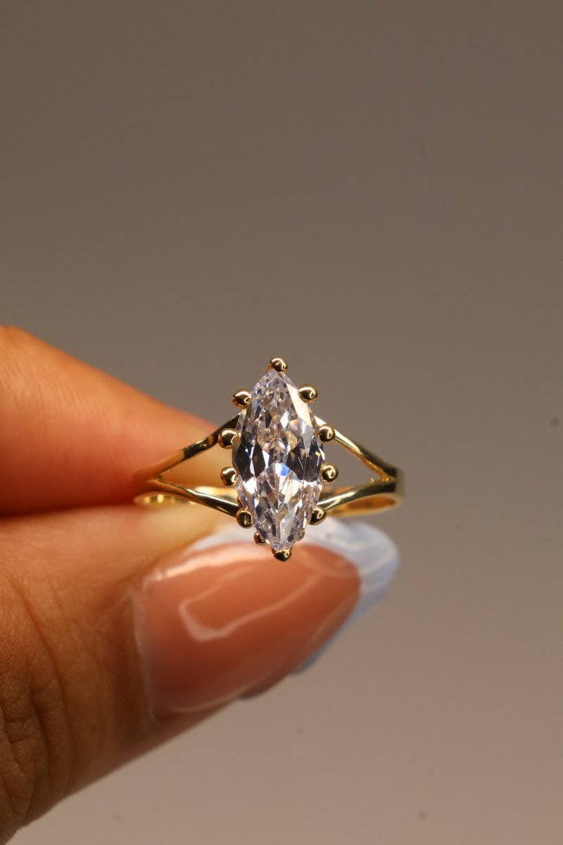 Anillo en Oro Amarillo 10k con Circonia Mod.15962 - Mouty Joyería