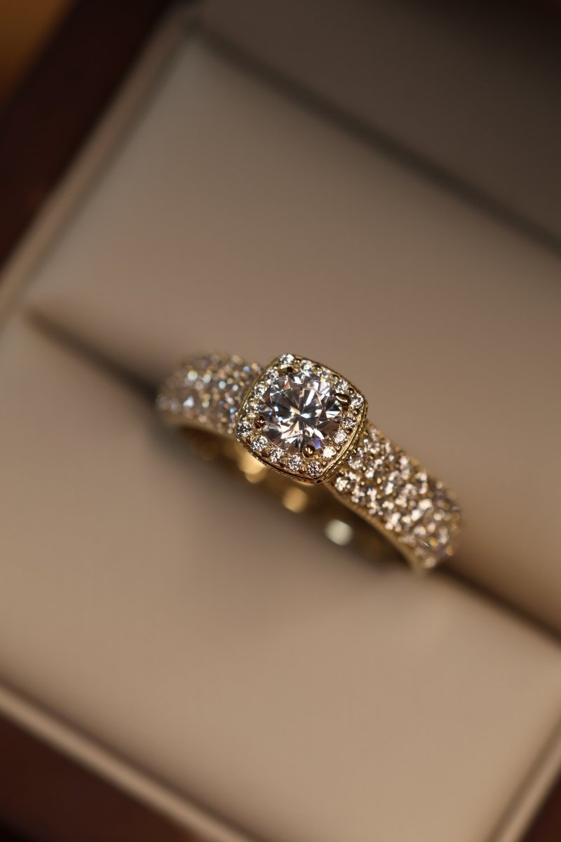 Anillo en Oro Amarillo 10k con Circonias Mod. 15857 - Mouty Joyería