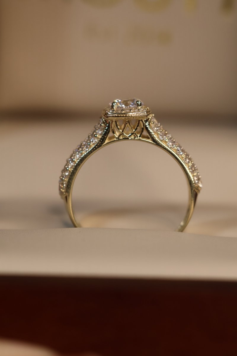 Anillo en Oro Amarillo 10k con Circonias Mod. 15857 - Mouty Joyería