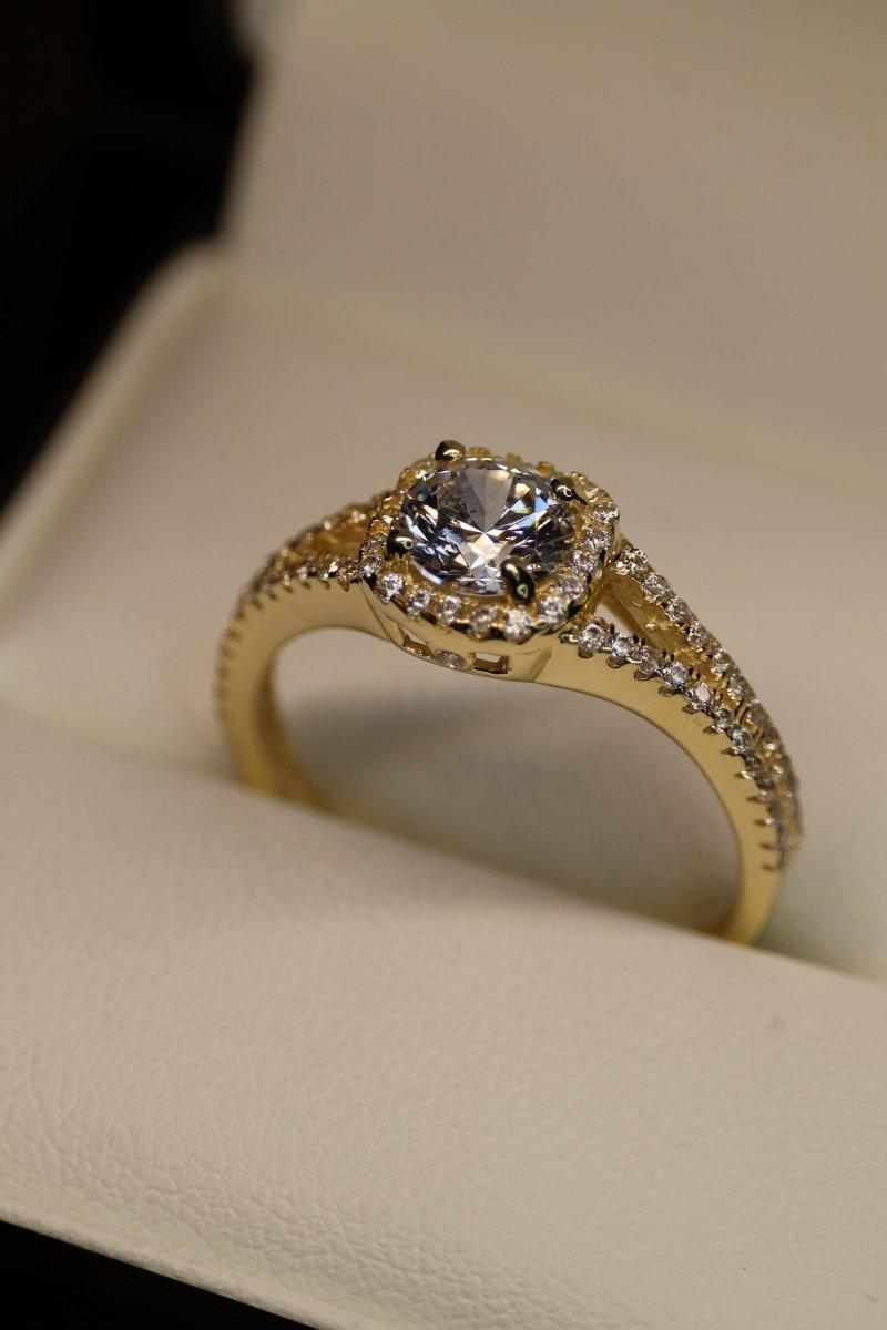 Anillo en Oro Amarillo 10k con Circonias Mod.15923 - Mouty Joyería