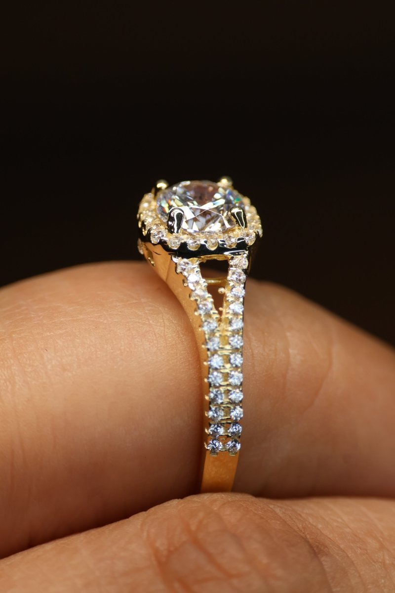 Anillo en Oro Amarillo 10k con Circonias Mod.15923 - Mouty Joyería