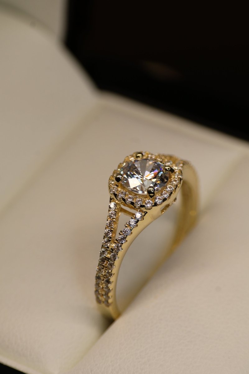 Anillo en Oro Amarillo 10k con Circonias Mod.15923 - Mouty Joyería