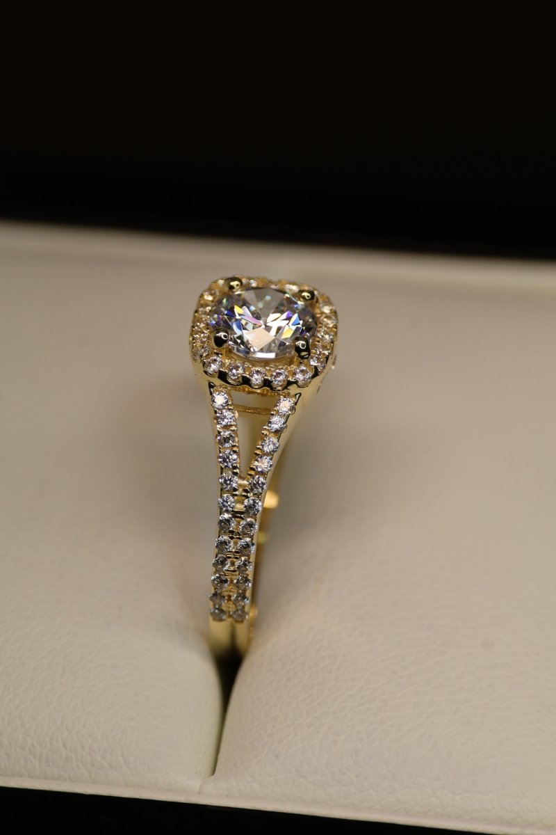 Anillo en Oro Amarillo 10k con Circonias Mod.15923 - Mouty Joyería