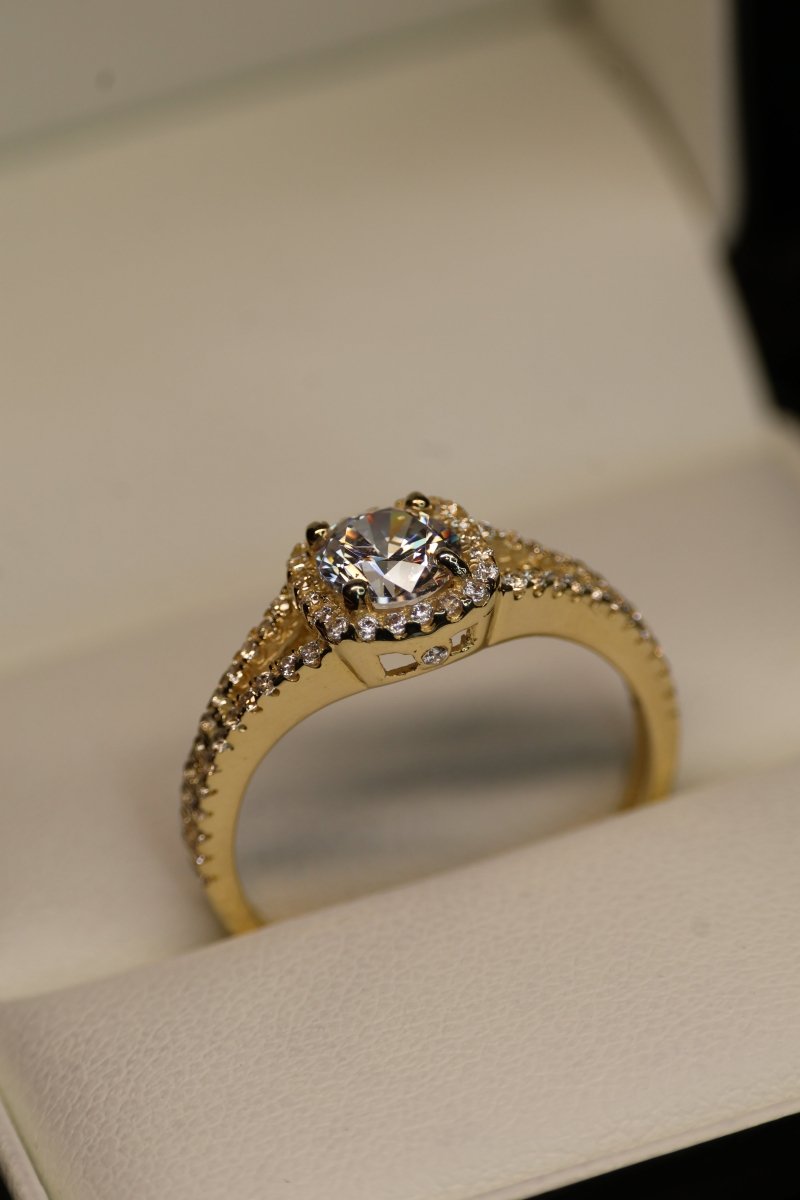 Anillo en Oro Amarillo 10k con Circonias Mod.15923 - Mouty Joyería