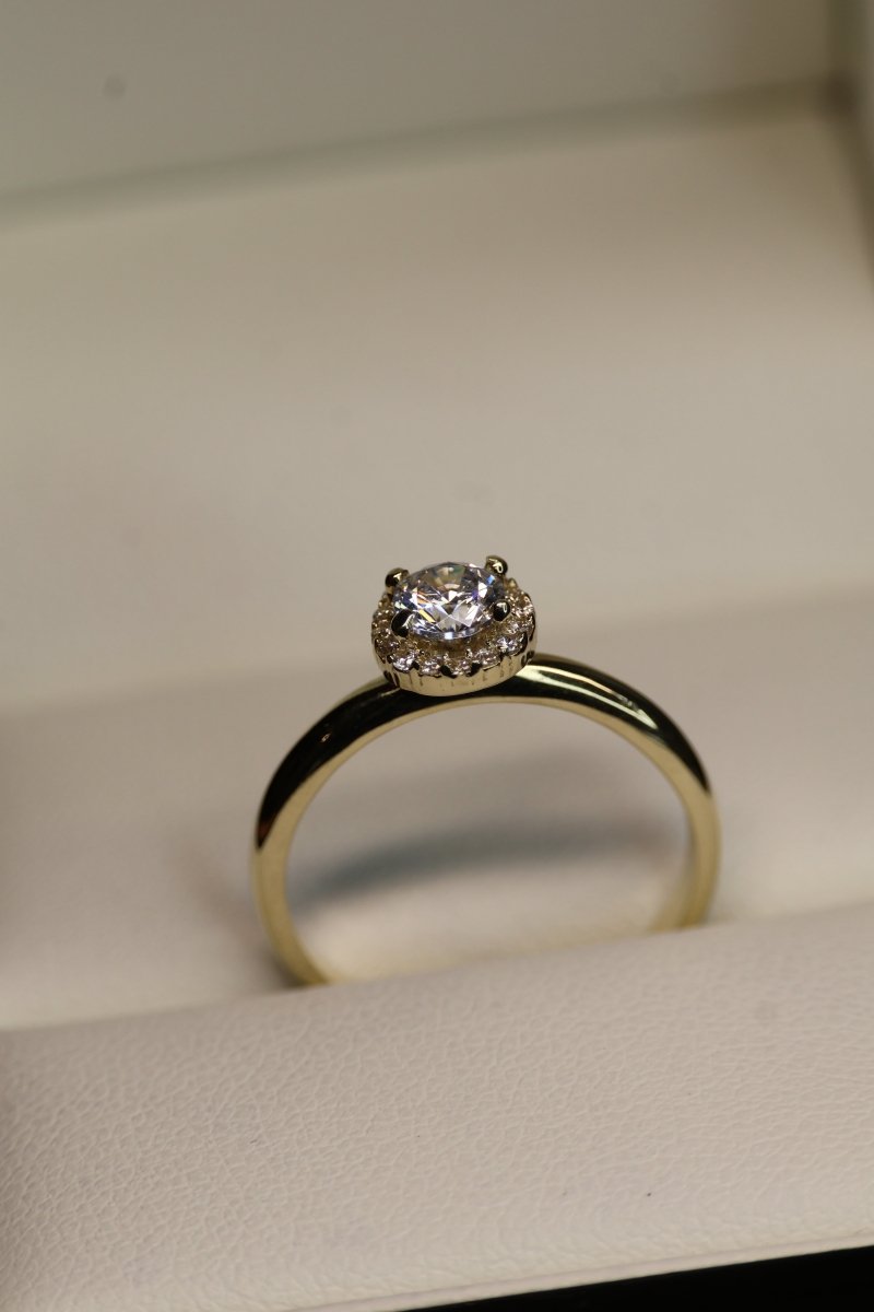 Anillo en Oro Amarillo 10k con Circonias Mod.15948 - Mouty Joyería