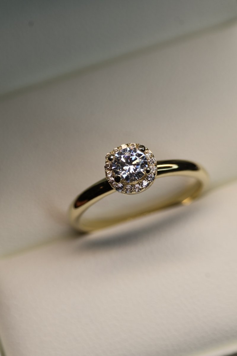 Anillo en Oro Amarillo 10k con Circonias Mod.15948 - Mouty Joyería