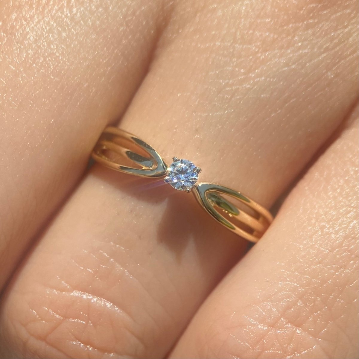 Anillo en oro amarillo 14k con circonia blanca Cod: 14190 - Mouty Joyería