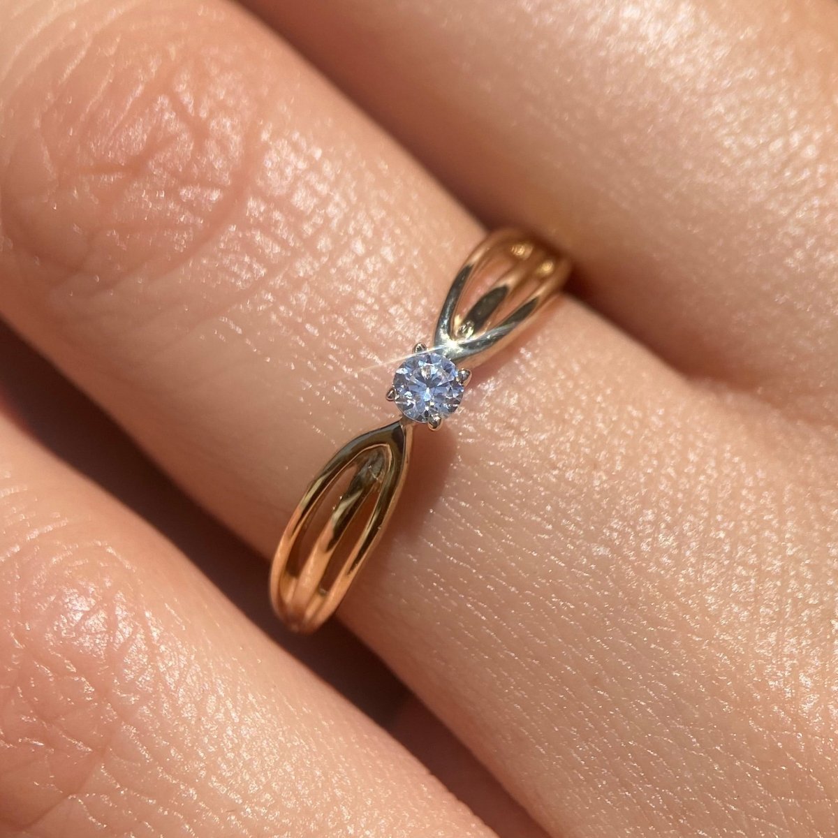Anillo en oro amarillo 14k con circonia blanca Cod: 14190 - Mouty Joyería