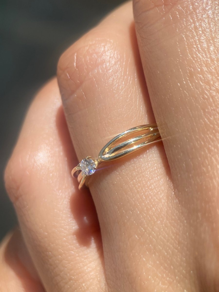 Anillo en oro amarillo 14k con circonia blanca Cod: 14190 - Mouty Joyería