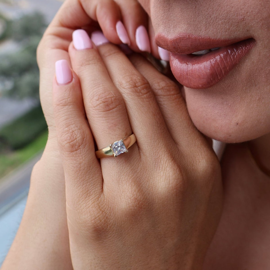 Anillo en Oro Amarillo 14k con Circonia Mod. 15153 - Mouty Joyería
