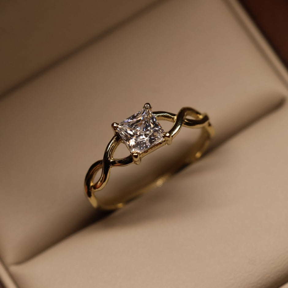 Anillo en Oro Amarillo 14k con Circonia Mod. 15869 - Mouty Joyería