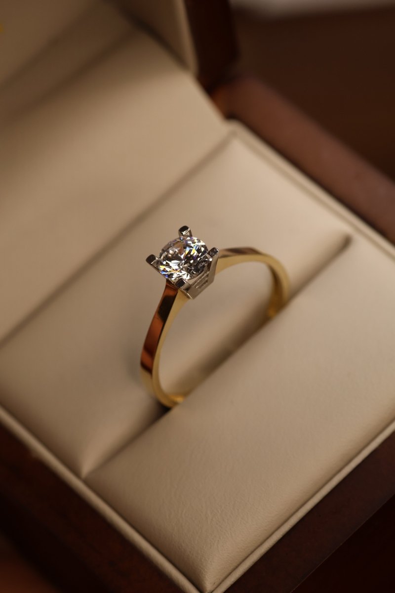 Anillo en Oro Amarillo 14k con Circonia Mod.15843 - Mouty Joyería