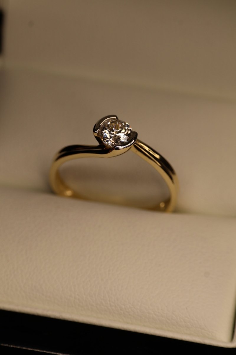 Anillo en Oro Amarillo 14k con Circonia Mod.15909 - Mouty Joyería