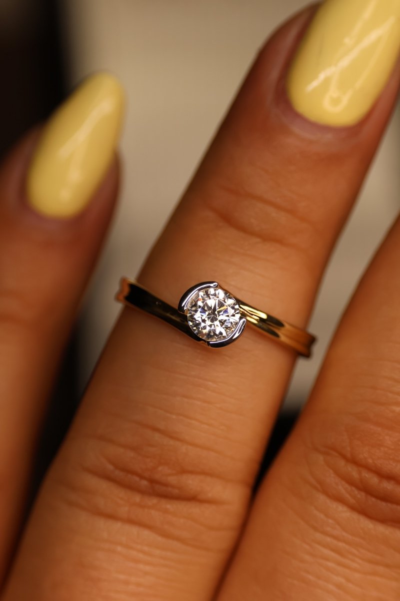 Anillo en Oro Amarillo 14k con Circonia Mod.15909 - Mouty Joyería