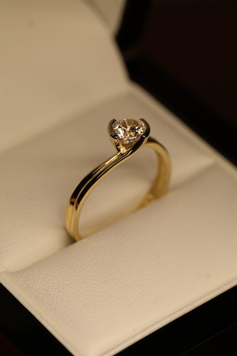 Anillo en Oro Amarillo 14k con Circonia Mod.15909 - Mouty Joyería