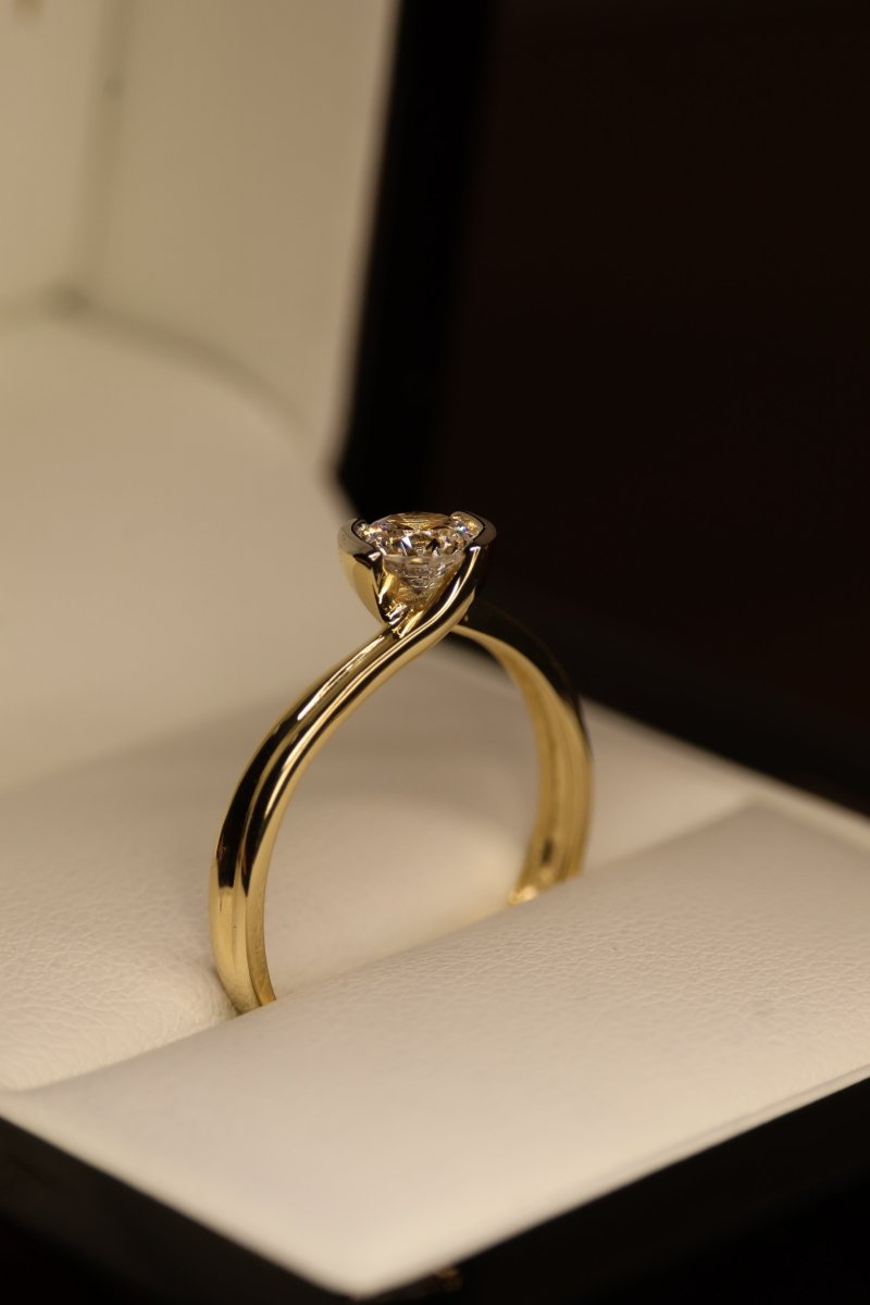 Anillo en Oro Amarillo 14k con Circonia Mod.15909 - Mouty Joyería