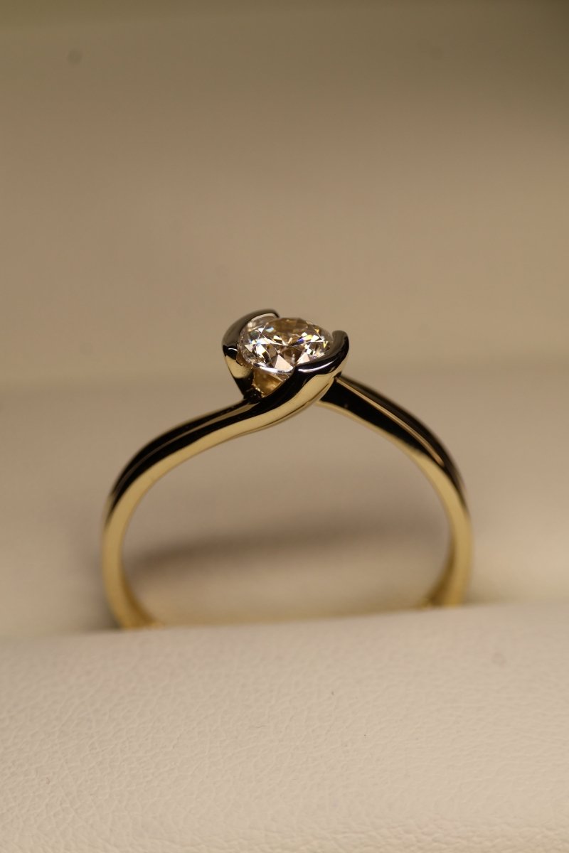 Anillo en Oro Amarillo 14k con Circonia Mod.15909 - Mouty Joyería