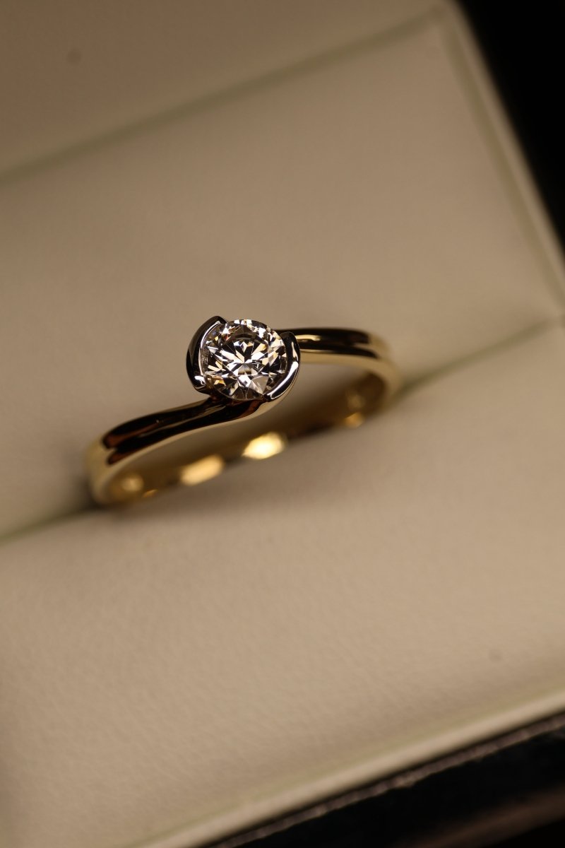 Anillo en Oro Amarillo 14k con Circonia Mod.15909 - Mouty Joyería