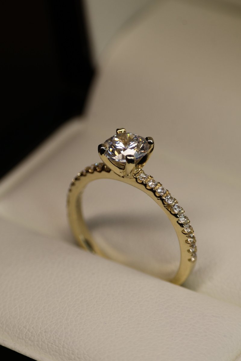 Anillo en Oro Amarillo 14k con Circonias Mod.16019 - Mouty Joyería