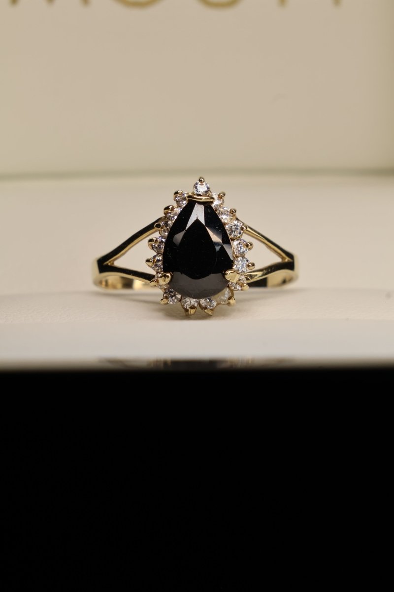 Anillo en oro amarillo de 10k con circonia negra Mod: MAN214 - Mouty Joyería